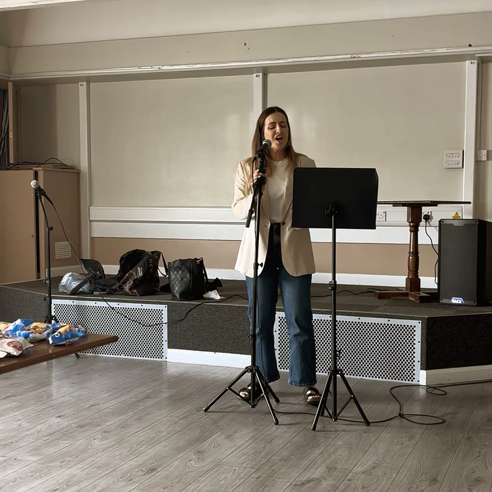 Amy J Woodhouse - Singing Teacher & Vocal Coach