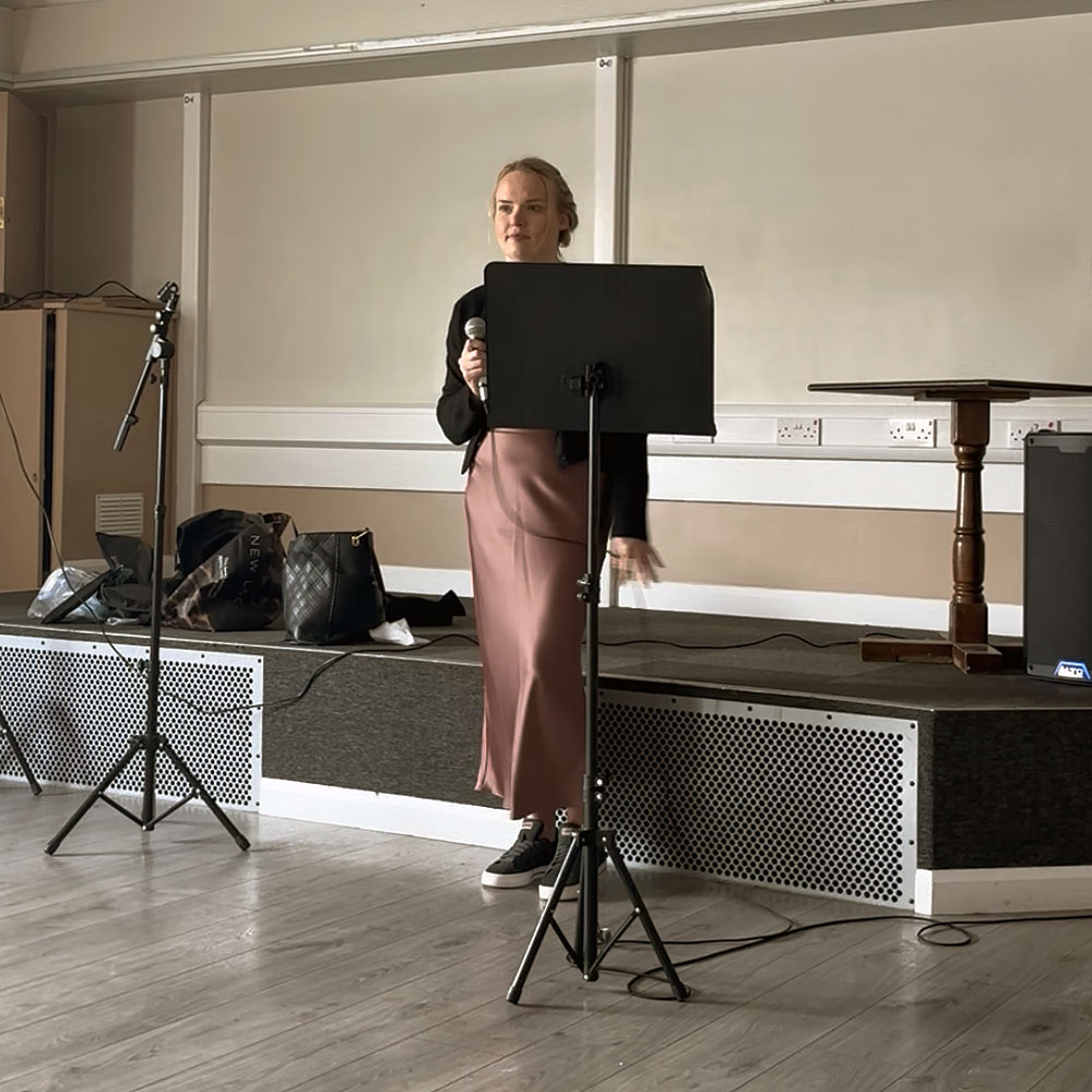 Amy J Woodhouse - Singing Teacher & Vocal Coach